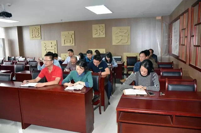 金开星空（中国）党委组织开展学习李保国同志先进事迹活动