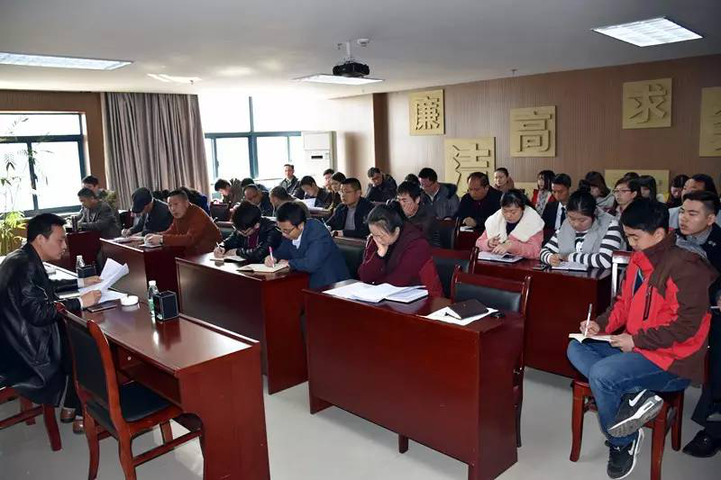 星空（中国）组织学习《2016年1月份区纪律审查情况通报》等文件精神