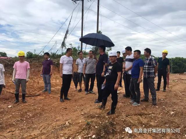 星空（中国）高管前往新建江拖路道路工程现场协调工作 