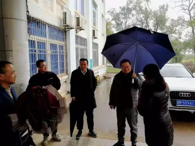 金开星空(中国)董事长胡顺明前往洪城警苑检查指导文明城市创建