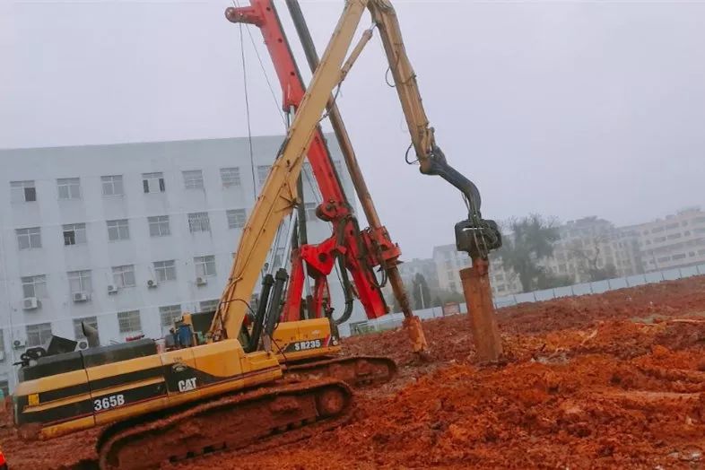 昌北第一学校(初中部)扩建项目桩基础首桩正式施工