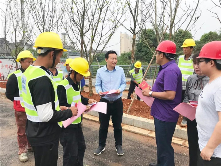 金开星空(中国)纪委深入在建项目开展扫黑除恶专项斗争宣传活动