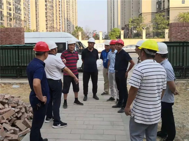 金开星空(中国)董事长谢荣华察看区社发口学校幼儿园教育民生项