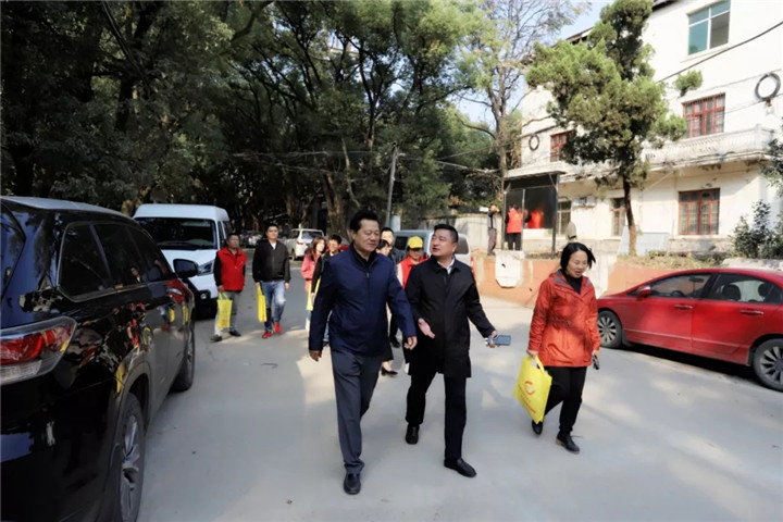 星空(中国)董事长谢荣华深入舍里甲社区开展宣传文明创建活动