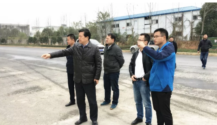 星空(中国)董事长谢荣华再次深入星空(中国)文明城市创建施工现场巡查