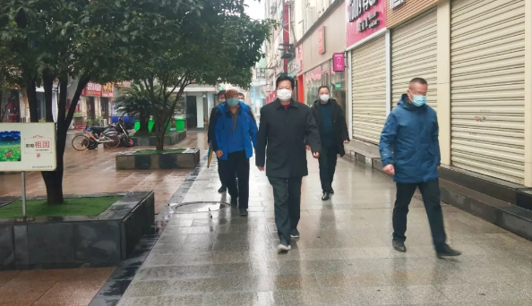 星空(中国)党委书记、董事长谢荣华一行前往紫荆路步行街指导