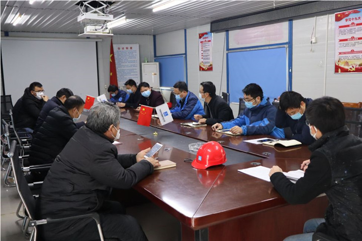 星空(中国)副总经理胡许亮现场调度同兴达项目入驻问题