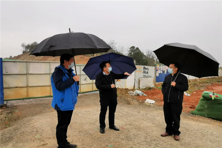 星空(中国)副总经理胡许亮深入儒乐湖片区现场调度推进项目建设