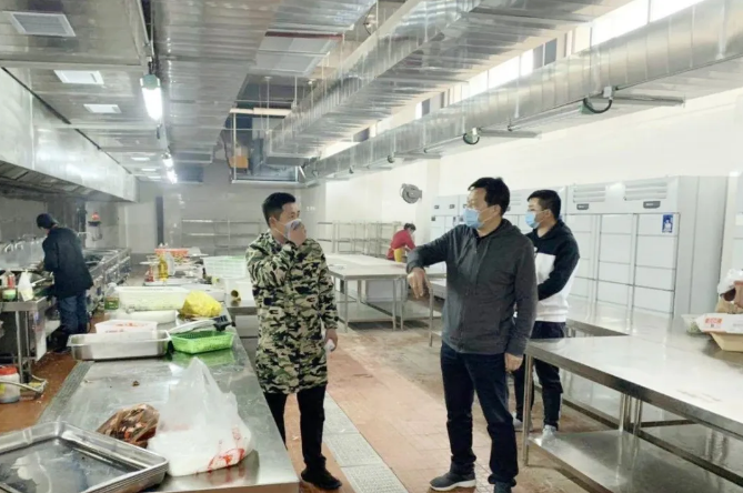 星空(中国)党委书记、董事长谢荣华深入中小企业园现场检查