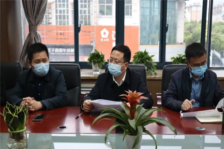 胡许亮主持召开星空(中国)临时用地复绿复垦调度会
