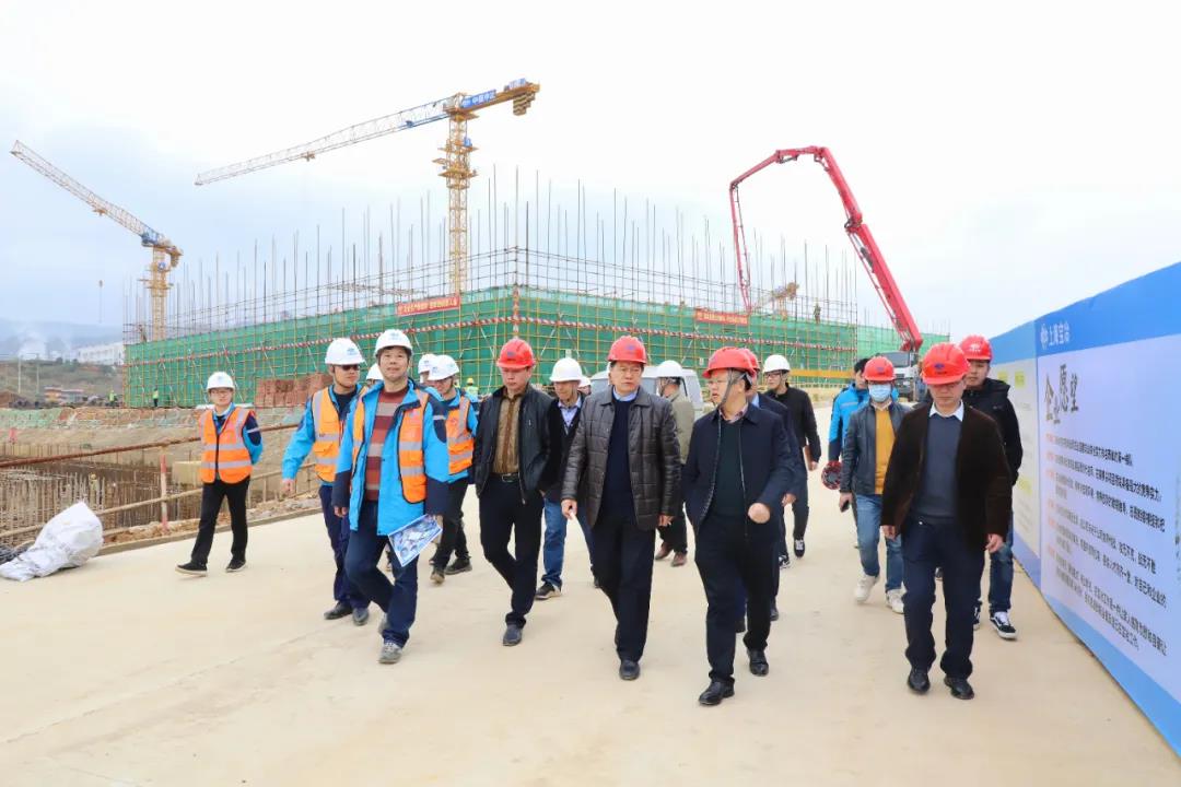 星空(中国)党委书记、董事长谢荣华调研星空(中国)重大重点建设项目