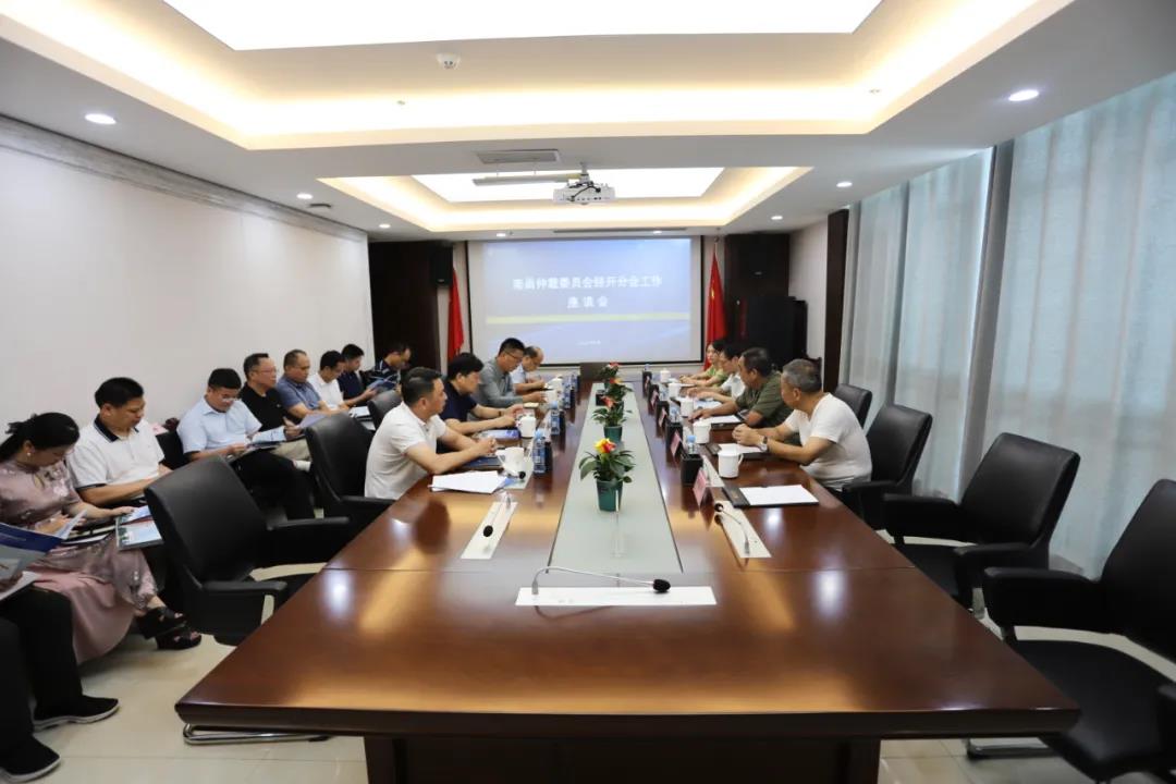 南昌仲裁委员会经开分会主任胡觉荣一行到星空（中国）调研