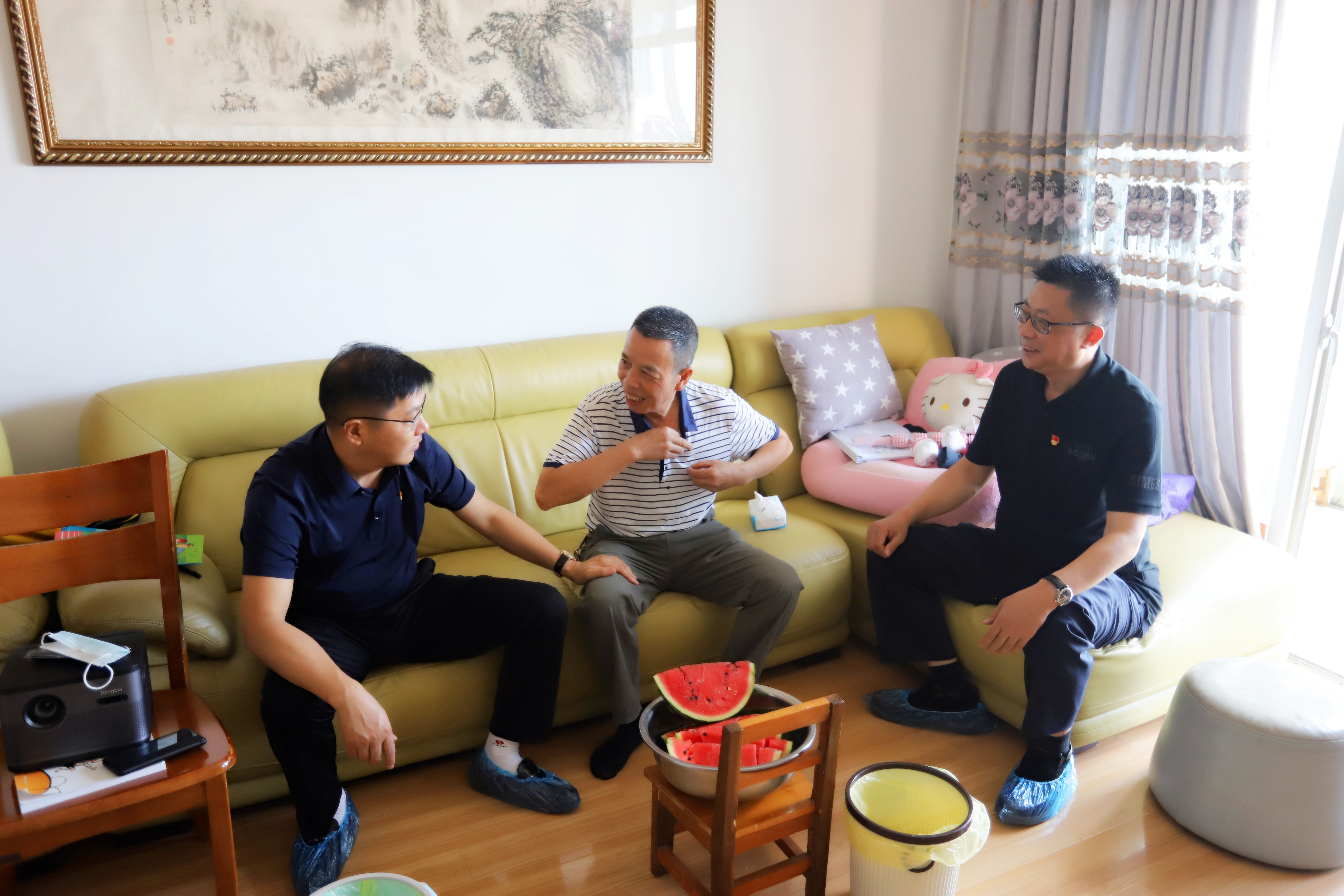 金开星空（中国）党委开展“七一”走访慰问活动