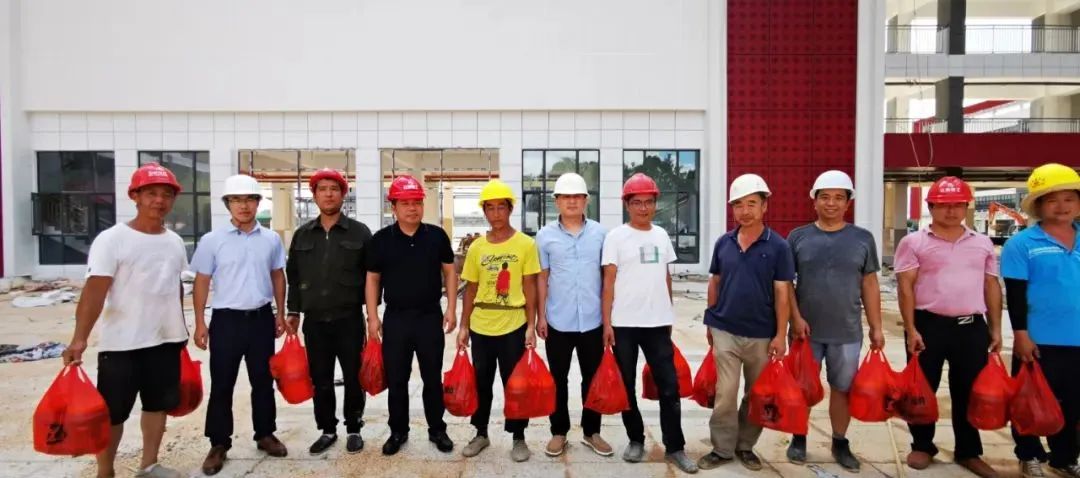 金开星空（中国）开展“高温慰问送清凉 凝心聚力鼓干劲”活动