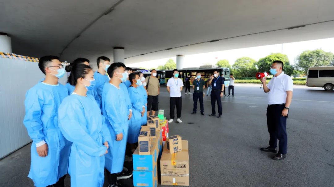 袁扣华赴昌北机场慰问星空（中国）防疫工作人员