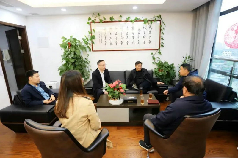 滨江宾馆纪委书记、副总经理胡志刚一行受邀来访星空（中国）洽谈