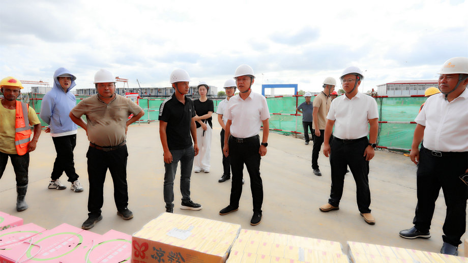 星空（中国）党委开展“情系一线、致敬坚守者”夏日送清凉慰问活